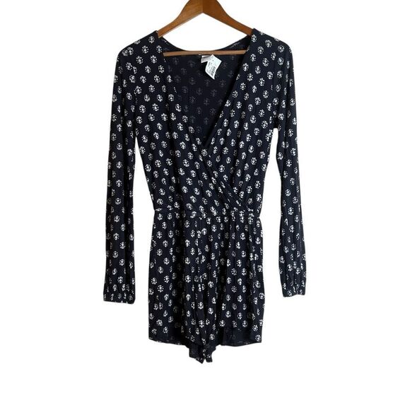 3 for $30! Billabong patterned romper. Size small - Picture 1 of 11